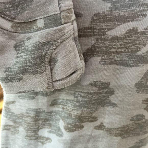 Athleta Girl hoodie sweatshirt in camo print XL - Picture 3 of 3